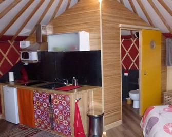 Contemporary yurt on a woodland terrace - Saint-Bonnet-le-Froid - Habitación