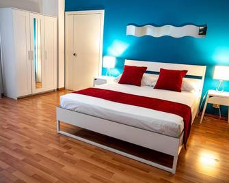 Mada B&b - Naples - Bedroom