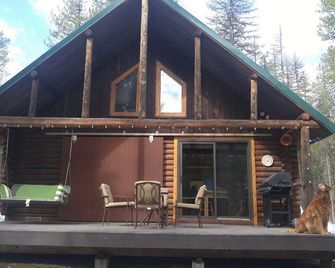 True Montana Log Cabin On 4 Acres - Essex - Patio
