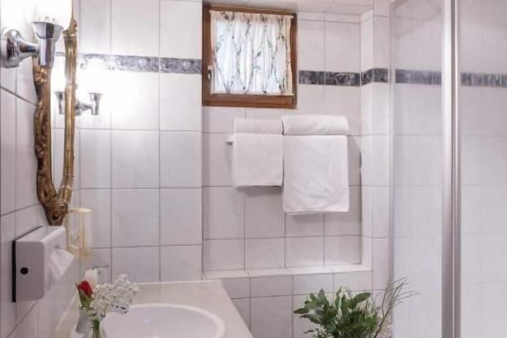 Romantik Landhotel 3Kronen - Adelsdorf
