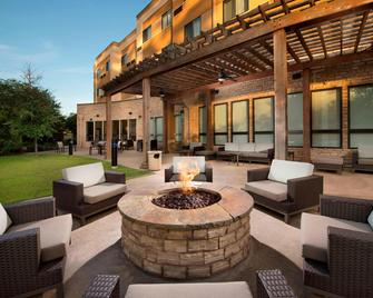 Courtyard by Marriott Lufkin - Lufkin - Patio