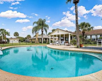 Peaceful Island Retreat - Heated Pool - Sleeps 10 - Jacksonville - Piscina
