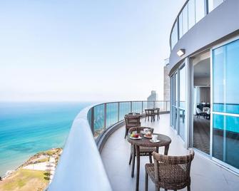 Ramada Hotel & Suites by Wyndham Netanya - Netanya - Balcony