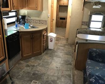 2007 Forest River Sierra 35ft Travel Trailer - Meeker - Cocina