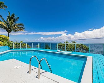Oceanfront in Hilo Hale Kai Suites - Moana Room - King Bed, Private Bathroom - Hilo - Pool