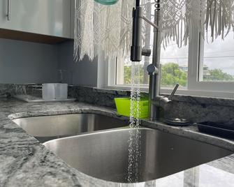 Hilltop Condos Unit #2 - Gros Islet - Mutfak