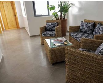 Dar Makai Surf Hotel - Tamraght Ou Fella - Living room