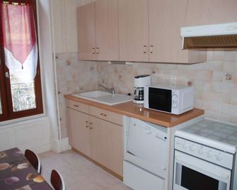 Well-Located Apartment In La Bourboule - La Bourboule - Køkken