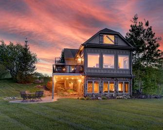 Luxury Vacation Home with Awesome Lake Views! - Wahoo - Building