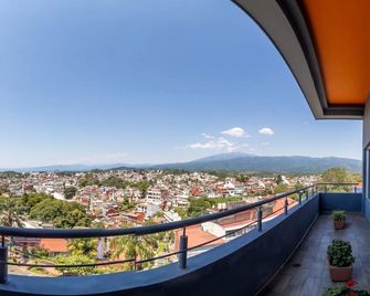 Hotel Misión Express Xalapa - Xalapa - Balcony