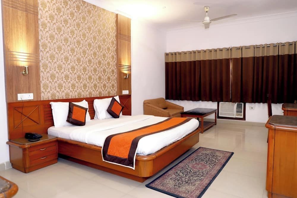 Airport Hotel thumbnail 3