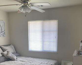 Home away from home - Stockton - Habitación
