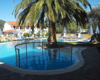 Perros Hotel - Agios Stefanos - Pool