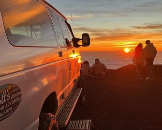 Arnott's Lodge & Hiking Adventures - Hilo