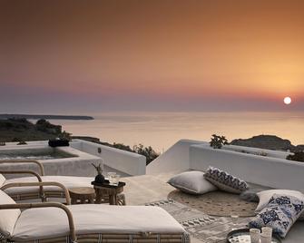 Santo Pure Oia Suites & Villas - Oia - Balcón