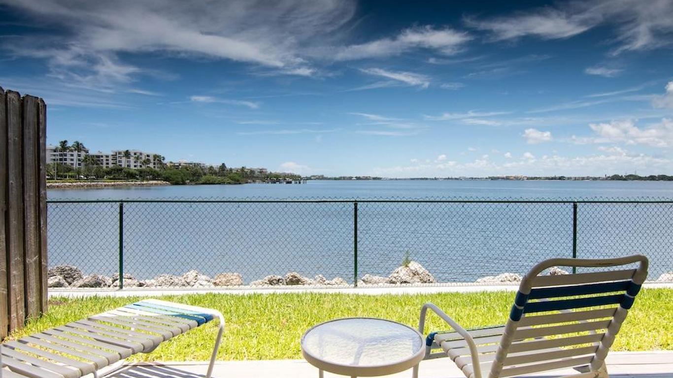 Palm Beach Waterfront Suites