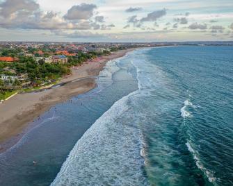 Gusti Homestay Bali - North Kuta - Building