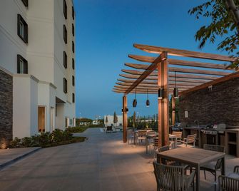 Staybridge Suites Irapuato By IHG - Irapuato - Terasa
