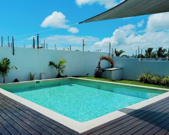 Villa Aaya Grand Baie, Private Pool,3 Bedrooms, 7 mins to Pereybere beach - Moka - Piscina