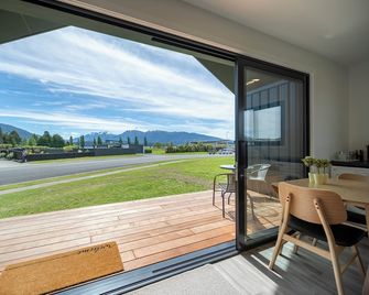 Glaisnock Cottage - Te Anau Holiday Home - טה אנאו - מרפסת