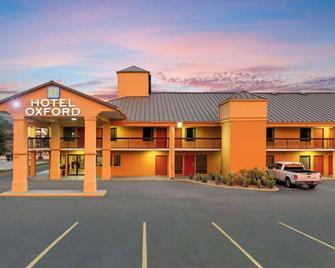 Hotel Oxford, a Travelodge by Wyndham - Oxford - Building