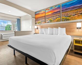 Days Inn By Wyndham Nacogdoches/Sfa University/Downtown - Nacogdoches - Bedroom