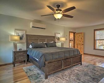 Caryville Home with Dock, Steps to Norris Lake! - Caryville - Bedroom