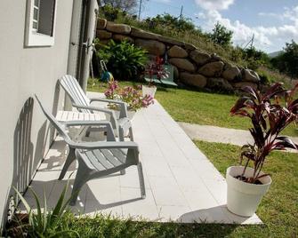 Superbe appartement cosy neuf - Marigot - Innenhof