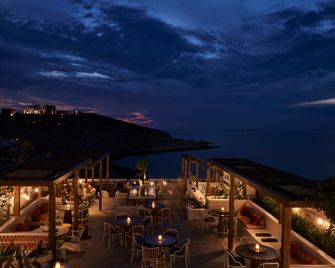 أندرونيس مينويس - باريكيا - مطعم