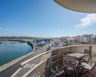 هوتل أوشن - كابروتون - شرفة