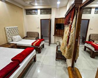 Hotel Pleasure Landmark - Ujjain - Habitación