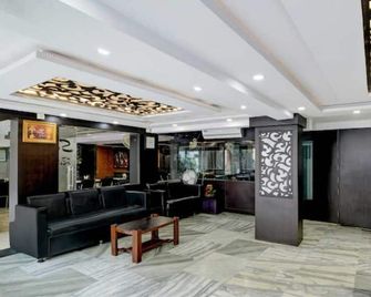 Classic Vishwavidyalaya Metro - Kanpur - Lobby