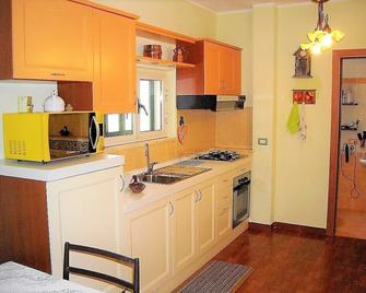 Sole E Luce Apartment On The 2nd Floor - Caltanissetta - Кухня