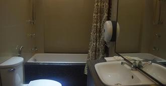 Zanrock Microhotel - General Santos - Bathroom