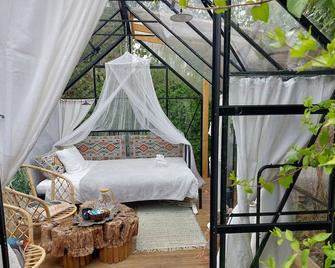 Pilgrims of the Goddess - Glastonbury - Schlafzimmer