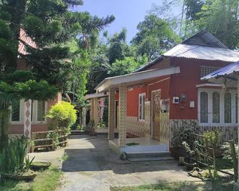 Homocation Boras Homestay - Kaziranga - Building