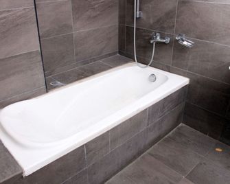 Citrus Classic Mambakkam - Chennai - Navalur - Baño