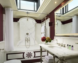 Hotel Santa Maria Novella - Florence - Bathroom