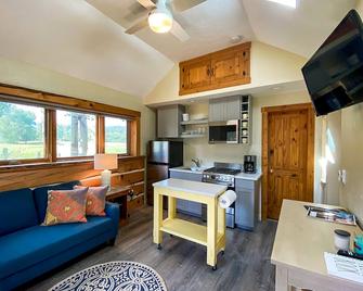 Florida River Valley farm living only 5 miles to downtown - Durango - Cocina