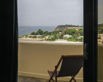 B&b Villa Rosalia - Procida - Balcón