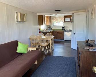 Cabin by lake, pet friendly, quiet - Hot Springs - Soggiorno