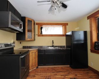Big Tini Cabin For Rent Long Term Preferred - Kamas - Kitchen