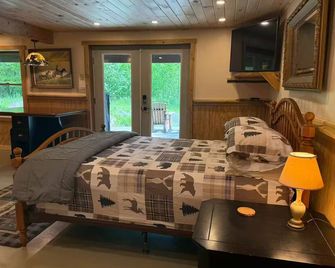 The Grounded Getaway - Indian Lake - Bedroom