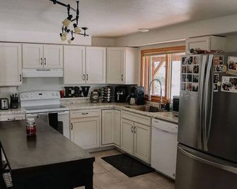 Hillside Haven Anchorage - Anchorage - Kitchen