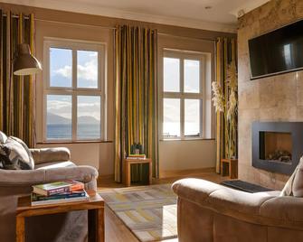 Luxury Beach View Cottage - Inch - Living room