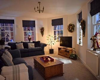 Luxury Town Centre 2 Bedroom Apartment - Stratford-upon-Avon - Living room
