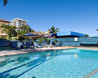 Cheltenham Apartments - Caloundra - Piscina