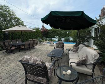 Bethpage Black Ryder Cup Retreat/Spacious 4 bedroom w heated in-ground pool - Woodbury