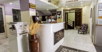 Hotel De L'avenue - Tana City Centre - Antananarivo - Recepción