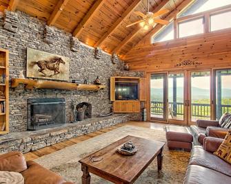 Million Dollar Views and awe-inspiring sunrises from former Coca-Cola estate - Clayton - Sala de estar